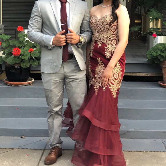 Elegant burgundy strapless prom dress. - Picture 8 of 8